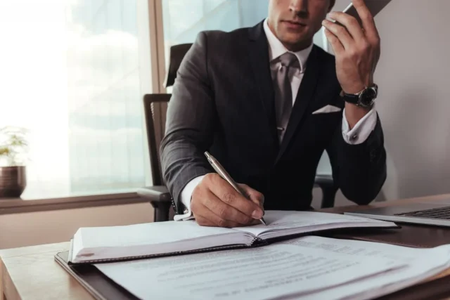 abogados de propiedad horizontal gestionando comunidades